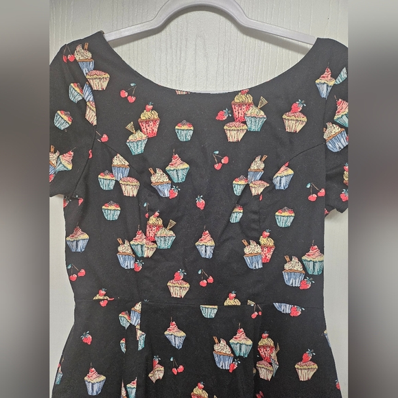 Eva Rose Dress Size M Fit & Flare Cupcake Print Pockets Full Skirt - Picture 4 of 5